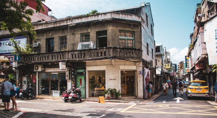 Explore an afternoon at Chifeng Street (赤峰街) – LePlainCanvas